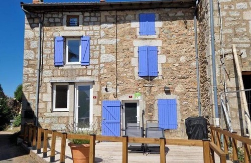 Saint-Nicolas-des-Biefs Cottage | Charming cottage with pets allowed and Wi-Fi in Saint-Nicolas-des-Biefs