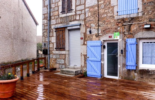 Saint-Nicolas-des-Biefs Cottage | Charming cottage with pets allowed and Wi-Fi in Saint-Nicolas-des-Biefs