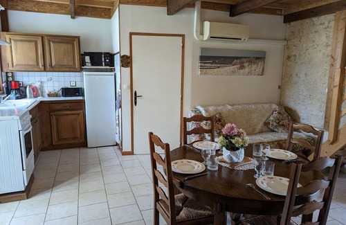 Saint-Sulpice-de-Cognac Cottage | Charming Cottage with Private Garden, Terrace, Fireplace & Close to Vineyards - Pets Welcome!