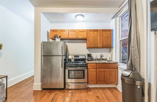 Center City West Apartment | Charming 1/1 | Center City | Sleeps 4 | Fast WiFi