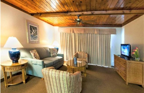 Biloxi Apartment | Charming 1-2 BD apt/townhome. Secure, behind Treasure Bay. Near beach access.