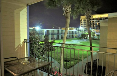 Biloxi Apartment | Charming 1-2 BD apt/townhome. Secure, behind Treasure Bay. Near beach access.
