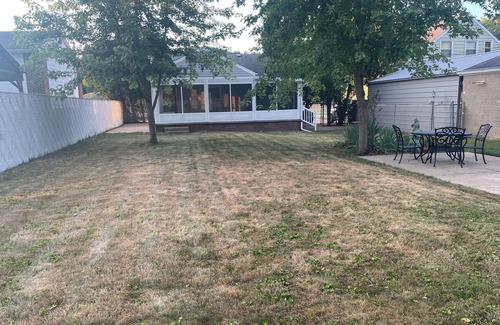 New Philadelphia House | Charming 1-bdrm pet friendly home in New Philadelphia with AC and fenced yard