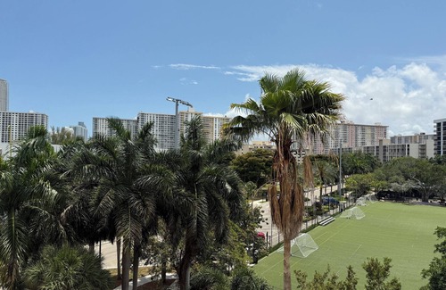 Sunny Isles Beach Condo | Charming 1-bedroom condo in superb Sunny Isles Beach with AC