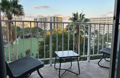 Sunny Isles Beach Condo | Charming 1-bedroom condo in superb Sunny Isles Beach with AC