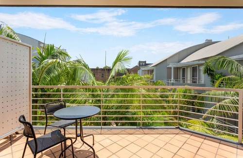 Chippendale Apartment | Charming 1-Bed Apartment Close to Shops and Parks