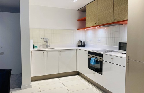 Docklands Apartment | Charming 1-Bed Apartment in London