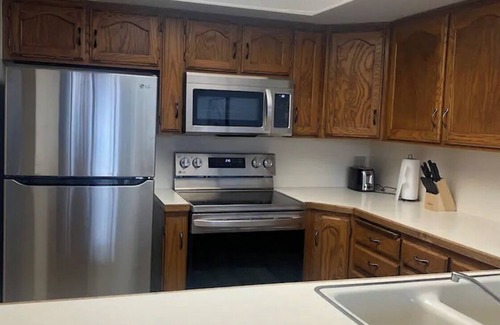 East Central Condo | Charming 1 Bed Condo, Only 15 Minute Walk to Downtown