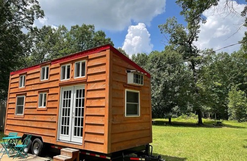 McMinnville House | Charming 1-Bed Tiny House: Oasis with Patio & WiFi- Isha Inst only 9 min away