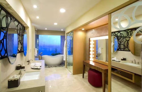Conchas Chinas Resort | Charming 1-bedroom resort in terrific Puerto Vallarta with AC