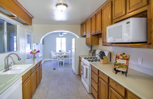 East Palo Alto House | Charming 1-bedroom in a community style house in Prime location