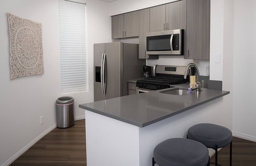 Marina del Rey Apartment | Charming 1-Bedroom by the Ocean · Free Parking · Pool · Gym · Hot Tub · BBQ