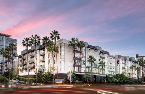 Marina del Rey Apartment | Charming 1-Bedroom by the Ocean · Free Parking · Pool · Gym · Hot Tub · BBQ