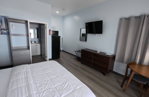Lubbers Quarters Cay Hotel | Charming 1-bedroom hotel in enchanting Marsh Harbour with AC