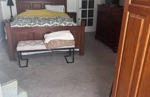 Glen Park House | Charming 1-Bedroom w/dedicated kitchenette & bathroom for Superbowl enthusiasts