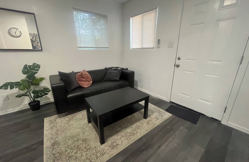 Farmington Apartment | Charming 1-bedroom apartment in enchanting Farmington with AC