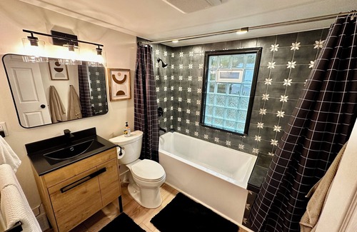 Youngstown Apartment | Charming 1-bedroom apartment with AC, WiFi in welcoming Youngstown.