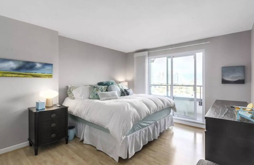 Fairview Apartment | Charming 1-bedroom apartment in phenomenal Vancouver with AC, fitness room, WiFi