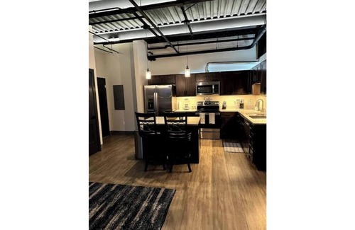 Central Business District Apartment | Charming 1-bedroom apartment with WiFi and AC in Kalamazoo