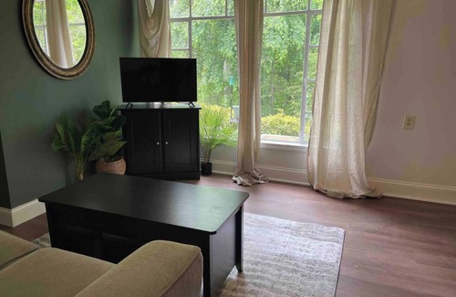 Lynchburg Apartment | Charming 1-bedroom apartment in Lynchburg near LU and hospitals