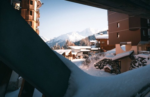 La Perriere Apartment | Charming 1-Bedroom Apartment in La Tania, Ski-In/Ski-Out, Sleeps 4