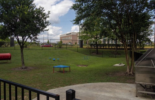 Alden Bridge Apartment | Charming 1-bedroom apartment in Magnolia with fitness room, AC