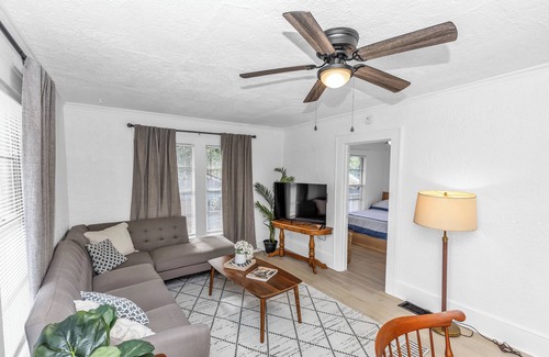Sanford Apartment | Charming 1-Bedroom Apartment in Historic Sanford – Ideal for Long-Term Stays