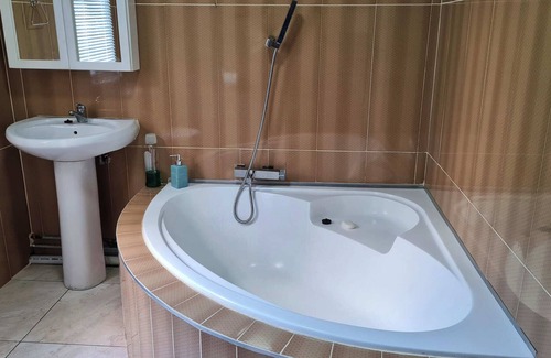 Ramsgate South Apartment | Charming 1-bedroom apartment in Calming Ramsgate with WiFi