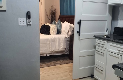 Belair Estates Apartment | Charming 1-bedroom apartment in beautiful Nassau with WiFi, AC