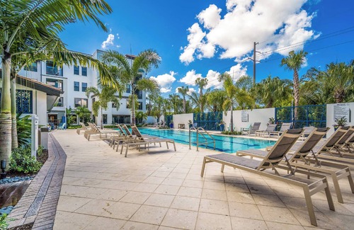 North Naples Apartment | Charming 1-bedroom apartment 5 min from the beach shopping malls and restaurant