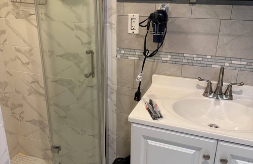 Queens Apartment | Charming 1-bedroom apartment with AC, WiFi in wonderful Queens