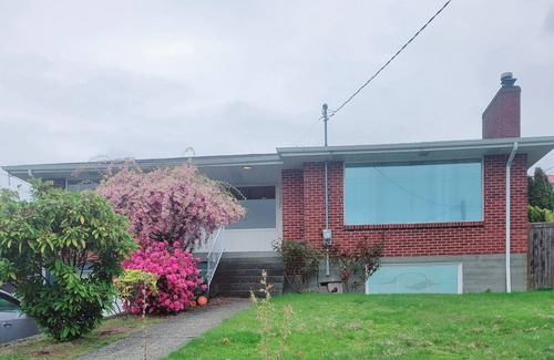 West End Apartment | Charming 1-bedroom apartment in delightful Tacoma with WiFi