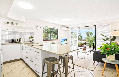 Cairns Central Business District Apartment | Charming 1-Bedroom Apartment with Rooftop Pool & Prime Cairns Location