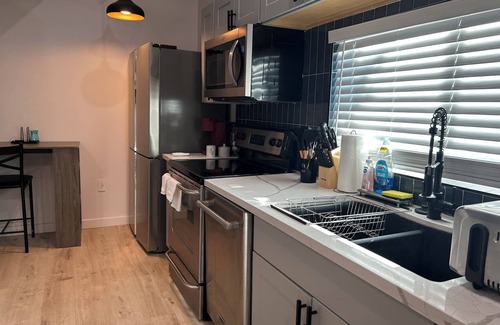 North Long Beach House | Charming 1-bedroom bungalow in fabulous Long Beach with WiFi, AC