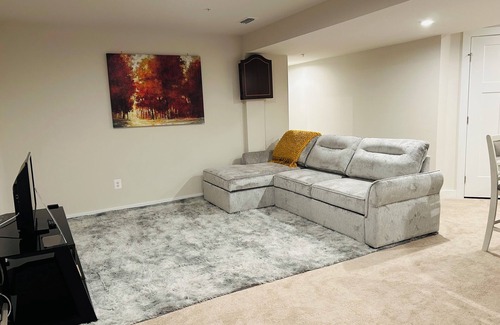 Aberdeen House | Charming 1-bedroom basement in enjoyable Aberdeen with WiFi, AC