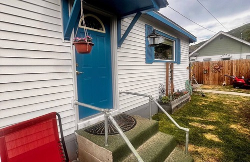 Anaconda House | Charming 1 Bedroom Bungalow in Quaint Anaconda - Your Perfect Getaway Awaits!