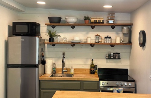Atascadero Cottage | Charming 1-bedroom cottage in the country yet minutes to the 101 and downtown.