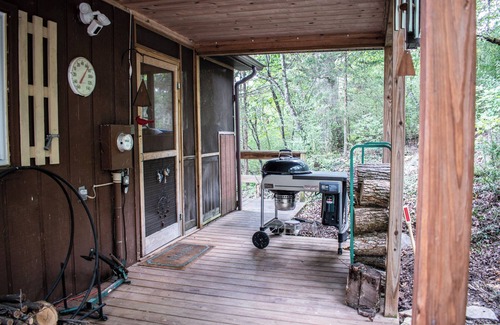 Lost River Cabin | Charming 1-bedroom cabin in enchanting Lost City with Wifi and AMAZING PORCH