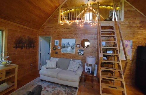 Peaks Cabin | Charming 1-bedroom cabin with loft on Stoney Creek in Beautiful Bedford County