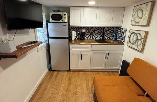 Sparta Cabin | Charming 1-bedroom cabin in delightful Sparta with AC
