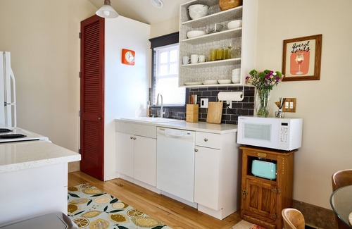 Longmont Cottage | Charming 1-bedroom Carriage House in the best neighborhood in Longmont
