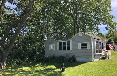 Mid-Coast and Islands Cottage | Charming 1 Bedroom Coastal Cottage. Steps Away From Stovers Point Beach