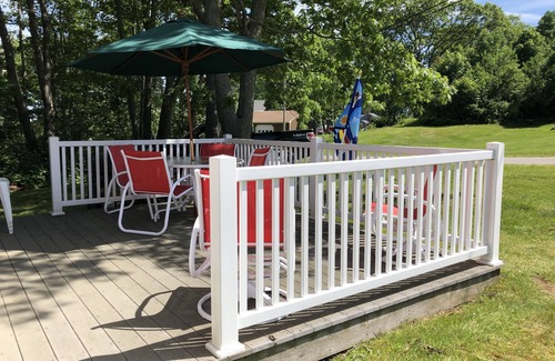 Mid-Coast and Islands Cottage | Charming 1 Bedroom Coastal Cottage. Steps Away From Stovers Point Beach
