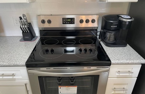 South Pensacola Cottage | Charming 1 bedroom cottage with free parking