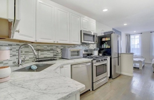 Hoboken Condo | Charming 1-bedroom condo in Hoboken with WiFi walk-in closet