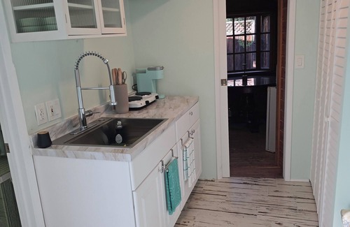 Danville Cottage | Charming 1-bedroom cottage with AC, WiFi in Danville, walkable to downtown.