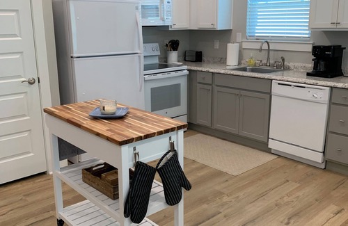 Fulton Cottage | Charming 1-bedroom cottage in fabulous Rockport with a beautiful pool.