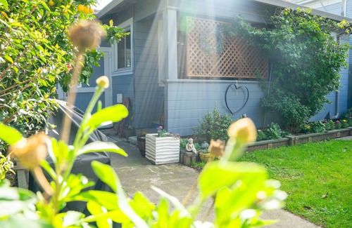 West Alameda Cottage | Charming 1-bedroom cottage in serene Alameda with WiFi
