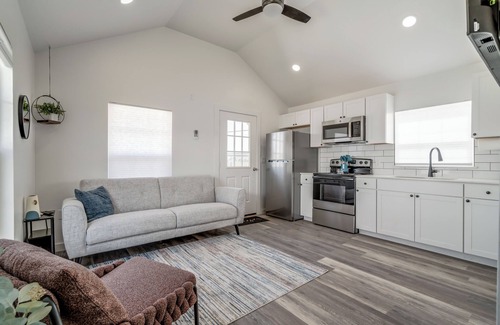 El Reno Cottage | Charming 1-bedroom cottage on west side of OKC.