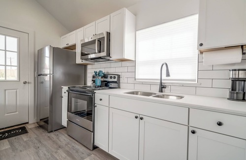 El Reno Cottage | Charming 1-bedroom cottage on west side of OKC.